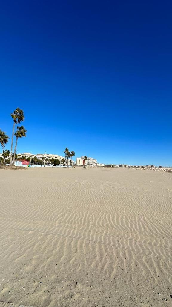 Playa De Los Naufragos Cozy Apartment With Pool Torrevieja Eksteriør bilde